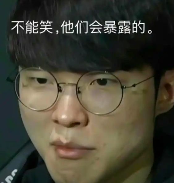  Faker回归赛场，惊险取胜首场状态亮眼，曼联观众沸腾！
