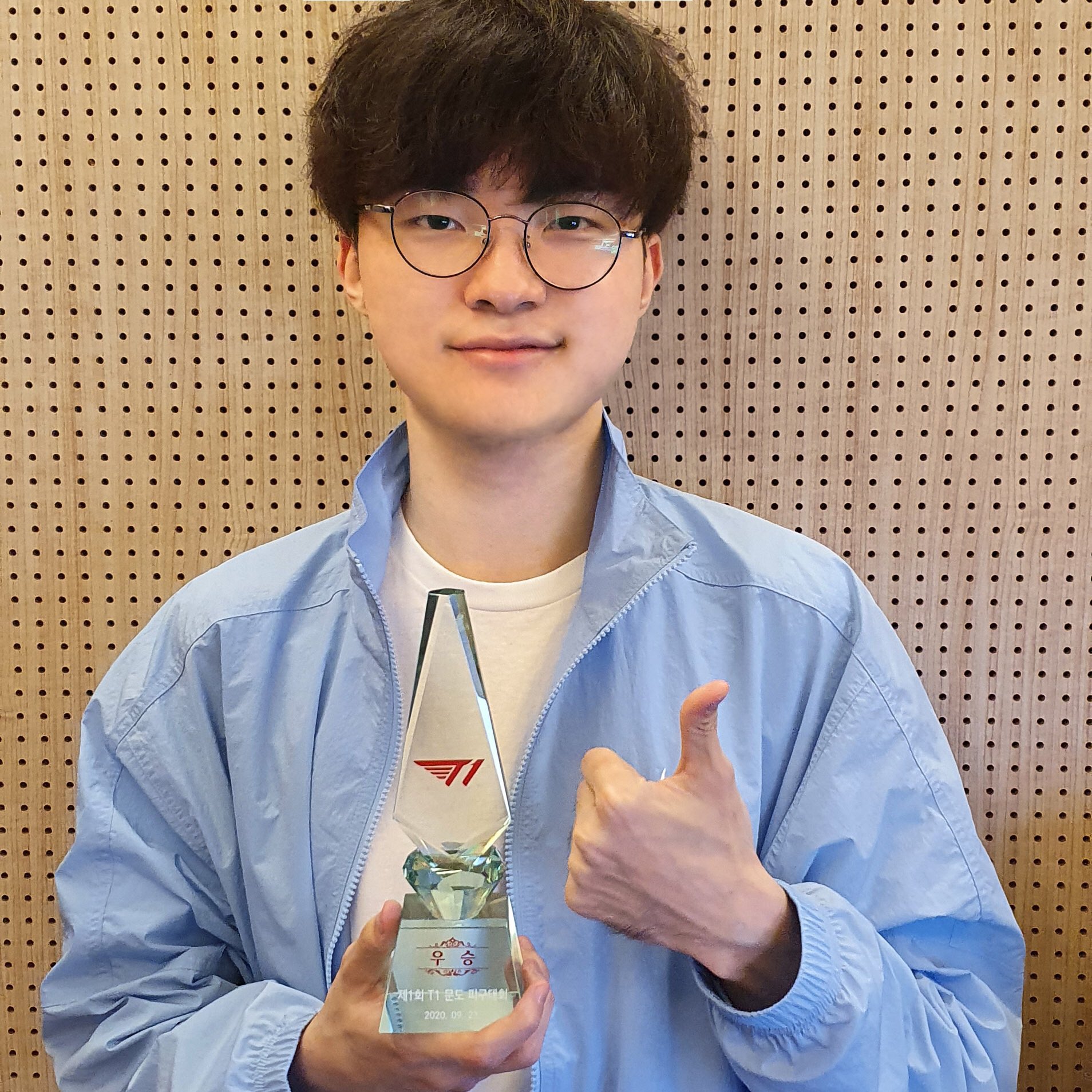  Faker赛事官方发布势不可挡新规，曼联争议不断！