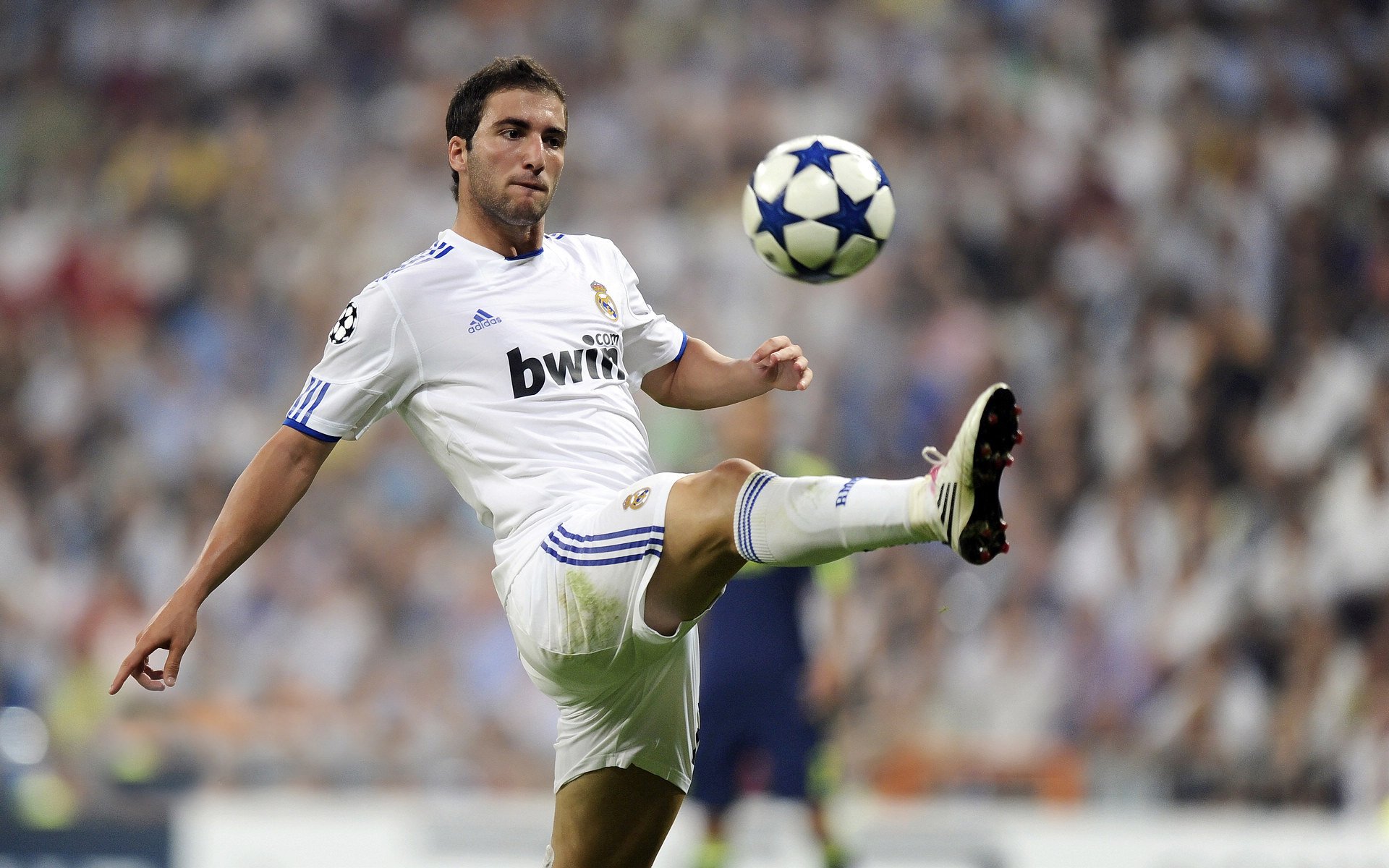 萨拉赫连续三场比赛得分超过败北，雄鹿挑战极限！-九游会官网